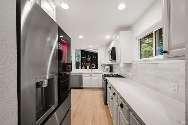 16 Iron Springs Rd, Fairfax, CA 94930