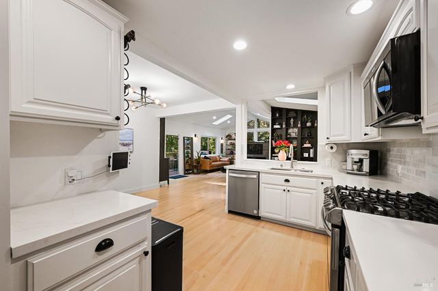 16 Iron Springs Rd, Fairfax, CA 94930