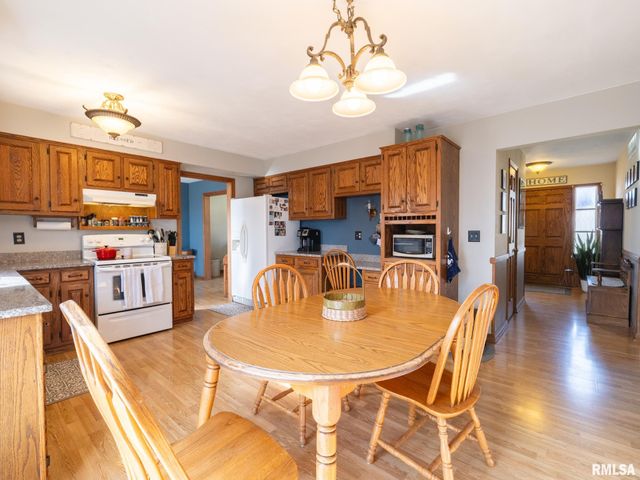 1930 Saint Clair Drive, Pekin, IL 61554