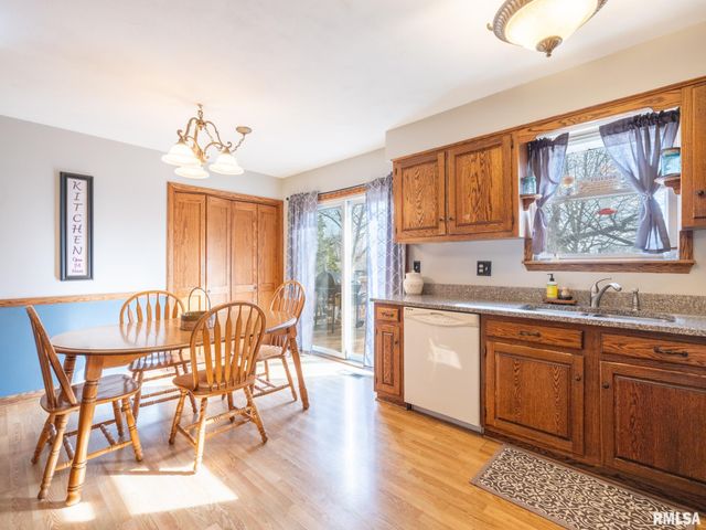 1930 Saint Clair Drive, Pekin, IL 61554