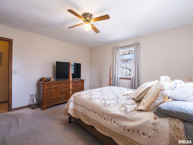 1930 Saint Clair Drive, Pekin, IL 61554