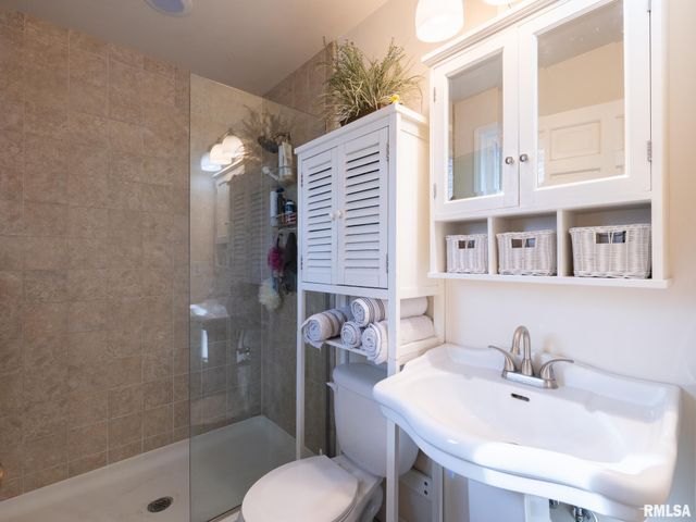 1930 Saint Clair Drive, Pekin, IL 61554