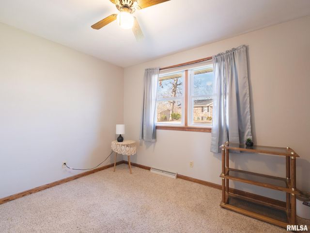 1930 Saint Clair Drive, Pekin, IL 61554