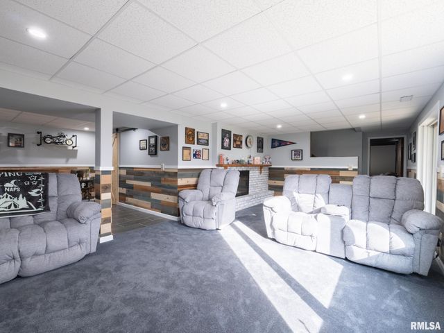 1930 Saint Clair Drive, Pekin, IL 61554