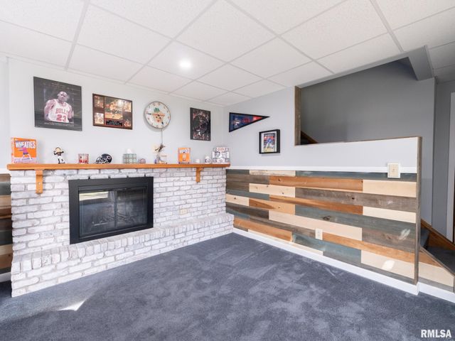 1930 Saint Clair Drive, Pekin, IL 61554