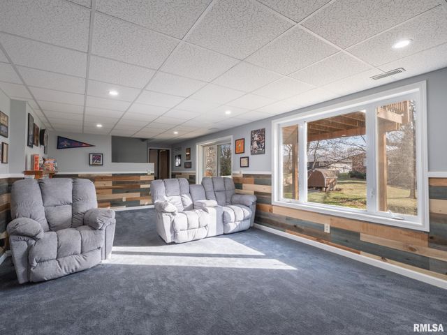 1930 Saint Clair Drive, Pekin, IL 61554