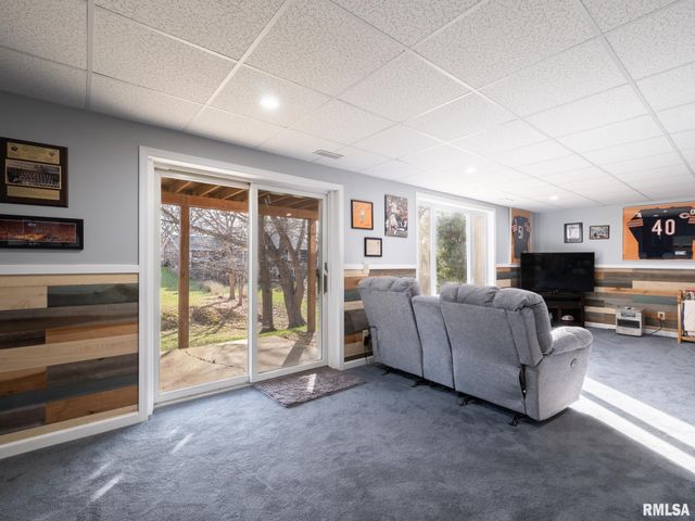 1930 Saint Clair Drive, Pekin, IL 61554