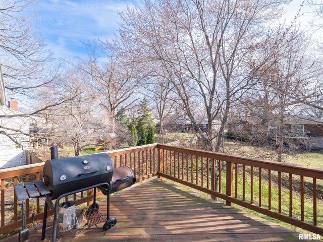 1930 Saint Clair Drive, Pekin, IL 61554