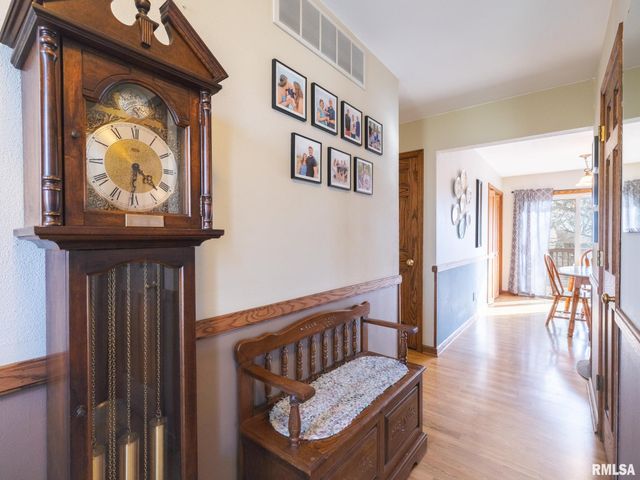 1930 Saint Clair Drive, Pekin, IL 61554