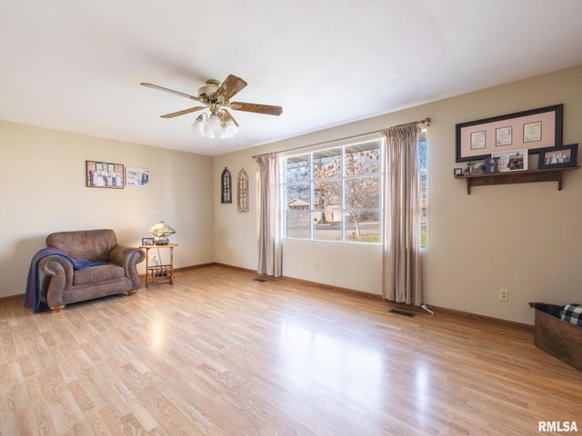 1930 Saint Clair Drive, Pekin, IL 61554