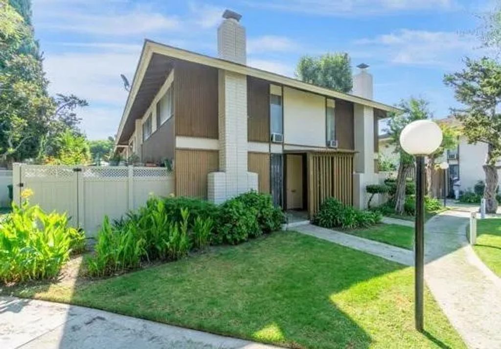 15500 Tustin Village 103, Tustin, CA 92780