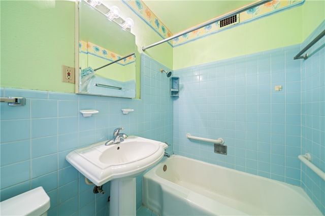 1402 Casa Linda Dr, Corpus Christi, TX 78411