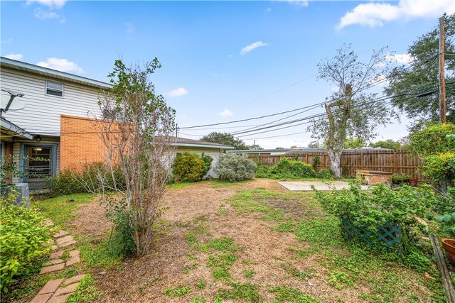 1402 Casa Linda Dr, Corpus Christi, TX 78411