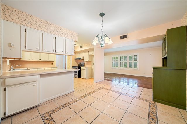 1402 Casa Linda Dr, Corpus Christi, TX 78411