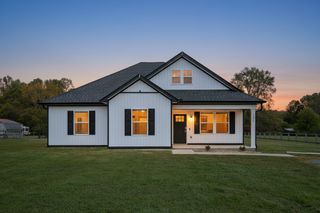 135 Ray Jent Rd, Bethpage, TN 37022