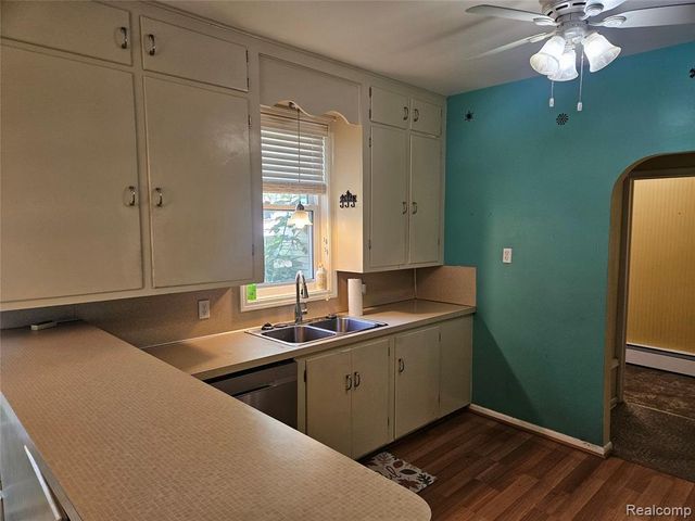 6209 E Atherton Road, Burton, MI 48519