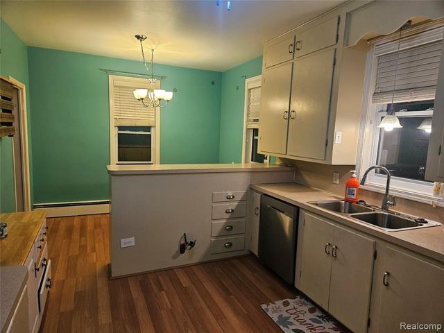 6209 E Atherton Road, Burton, MI 48519