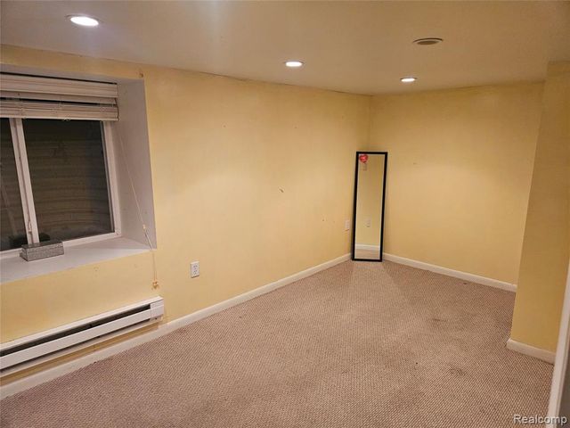 6209 E Atherton Road, Burton, MI 48519