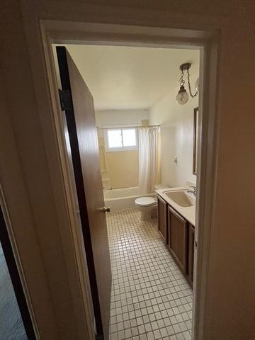 20951 Meadowlark Street, Farmington, MI 48336