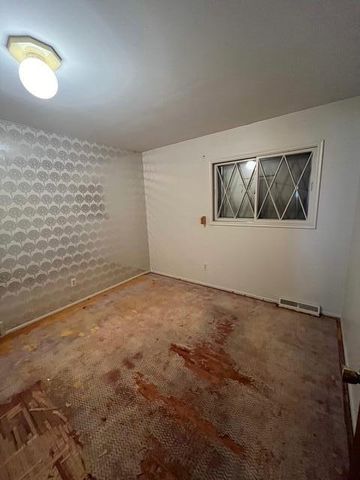 20951 Meadowlark Street, Farmington, MI 48336