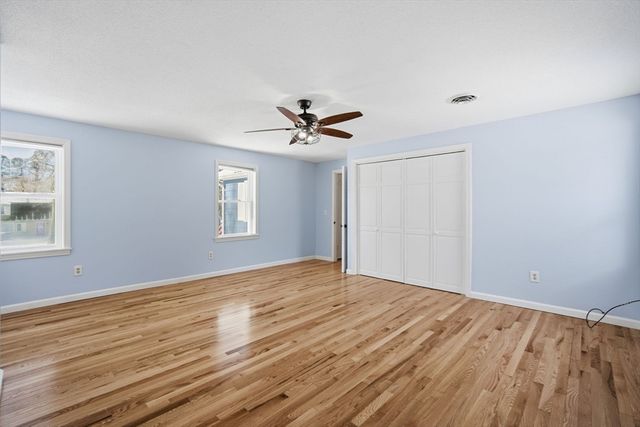 16 Deerfoot Dr, East Longmeadow, MA 01028