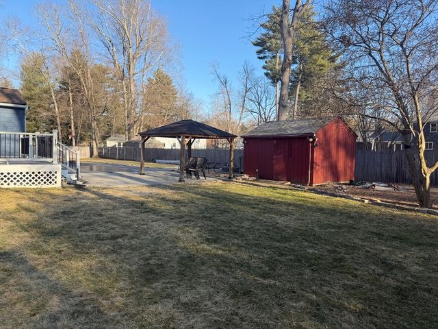 16 Deerfoot Dr, East Longmeadow, MA 01028