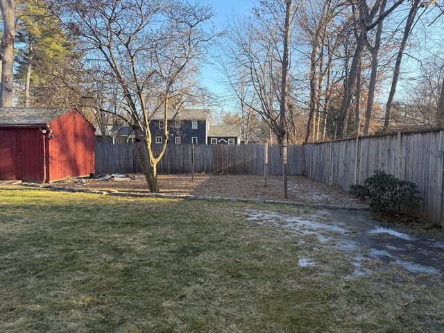 16 Deerfoot Dr, East Longmeadow, MA 01028