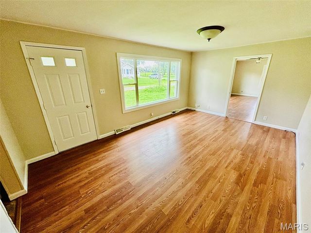 145 Hickory Grove, Salem, IL 62881