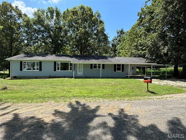 145 Hickory Grove, Salem, IL 62881