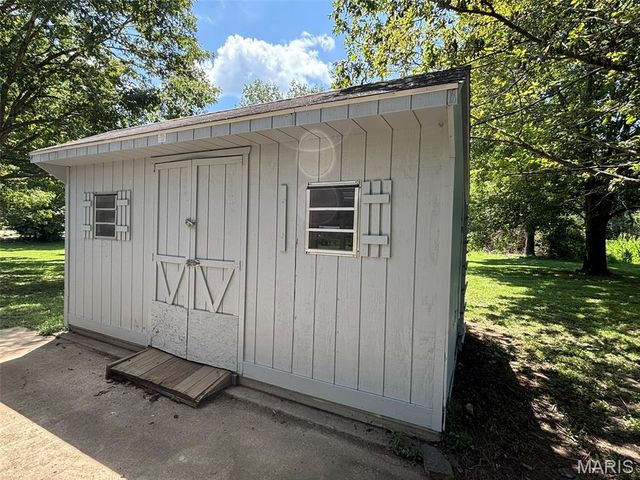 145 Hickory Grove, Salem, IL 62881