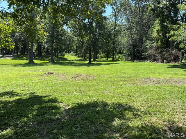 145 Hickory Grove, Salem, IL 62881