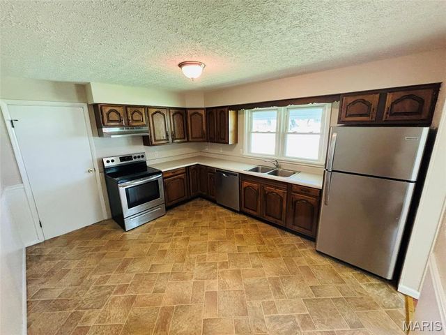 145 Hickory Grove, Salem, IL 62881