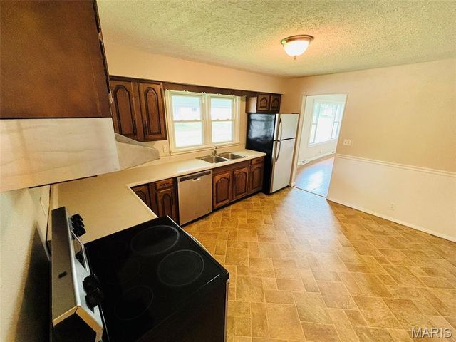 145 Hickory Grove, Salem, IL 62881