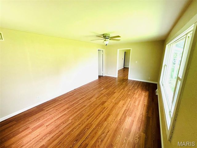 145 Hickory Grove, Salem, IL 62881