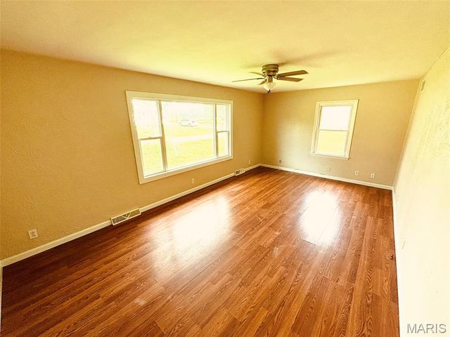 145 Hickory Grove, Salem, IL 62881