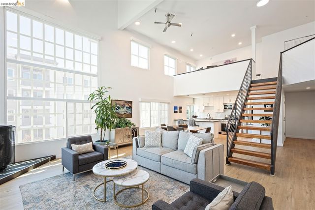 201 3rd St 302, Oakland, CA 94607