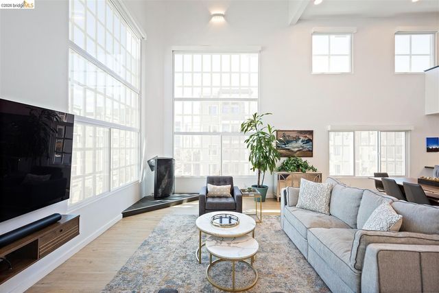201 3rd St 302, Oakland, CA 94607