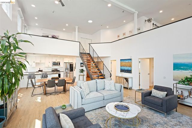 201 3rd St 302, Oakland, CA 94607