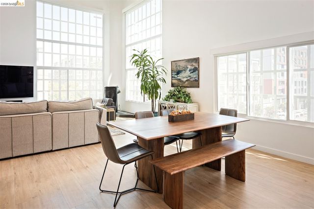 201 3rd St 302, Oakland, CA 94607
