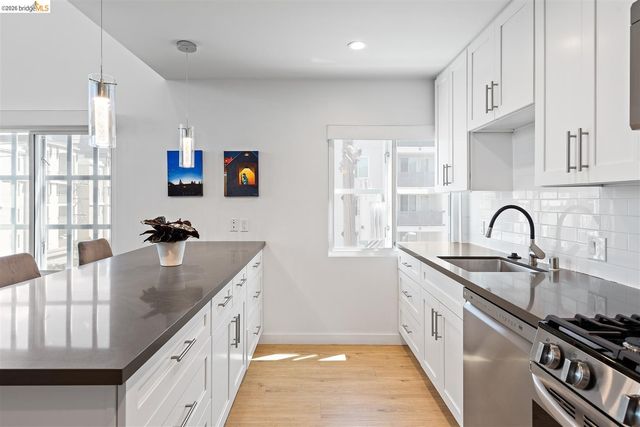 201 3rd St 302, Oakland, CA 94607