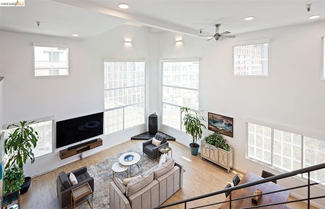 201 3rd St 302, Oakland, CA 94607