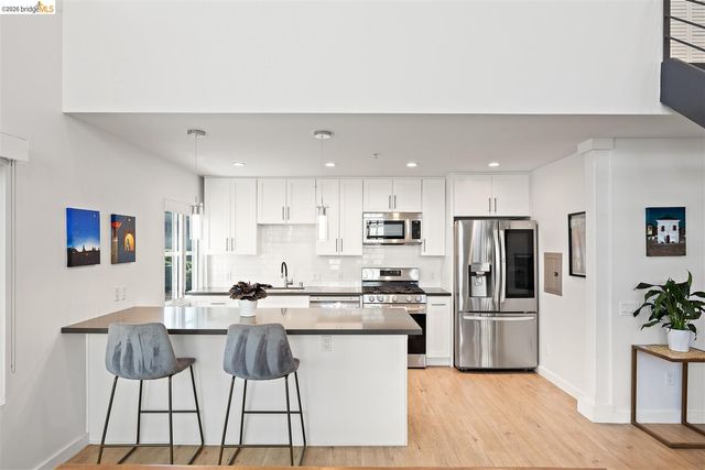 201 3rd St 302, Oakland, CA 94607