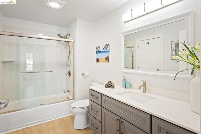 201 3rd St 302, Oakland, CA 94607
