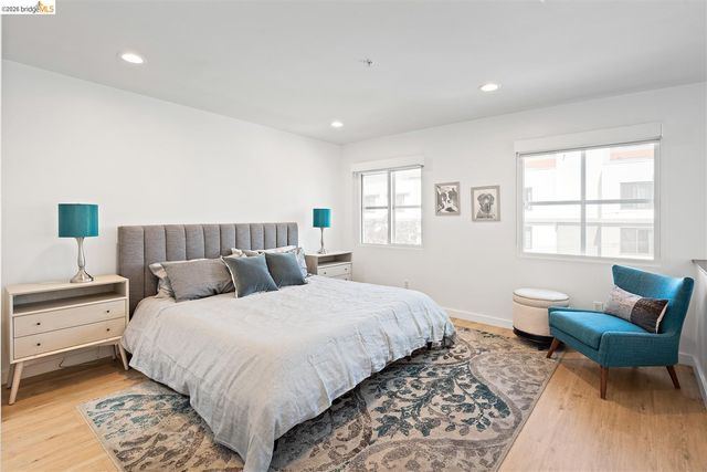 201 3rd St 302, Oakland, CA 94607