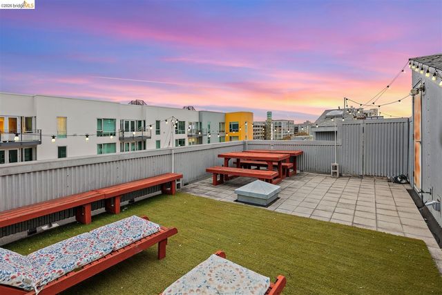 201 3rd St 302, Oakland, CA 94607
