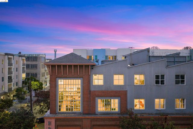 201 3rd St 302, Oakland, CA 94607