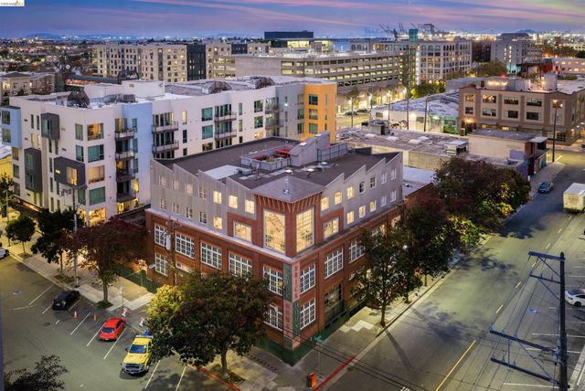 201 3rd St 302, Oakland, CA 94607