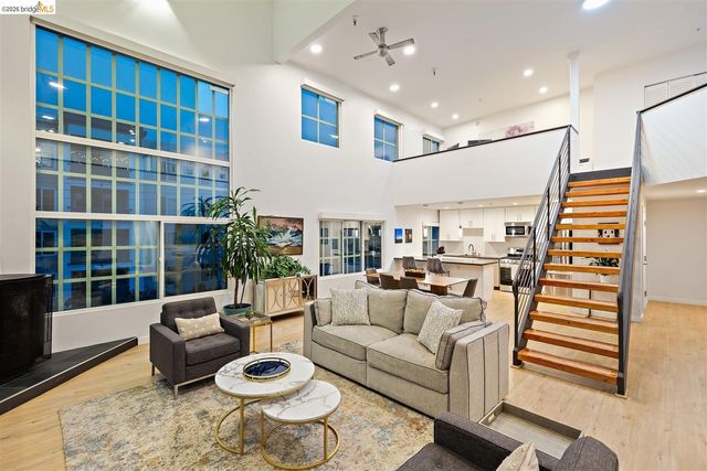 201 3rd St 302, Oakland, CA 94607