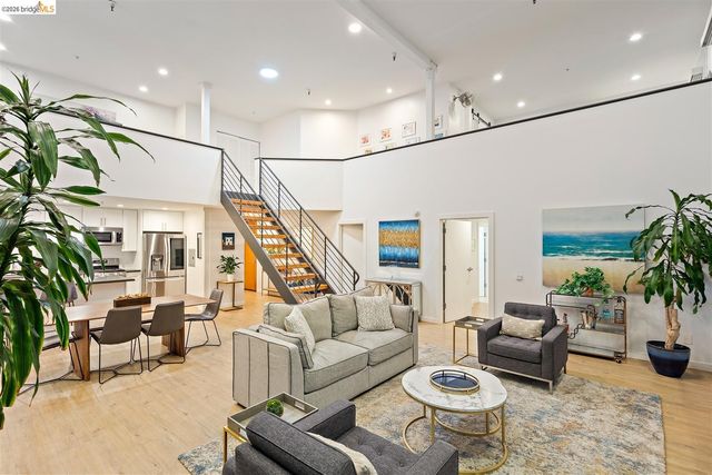 201 3rd St 302, Oakland, CA 94607