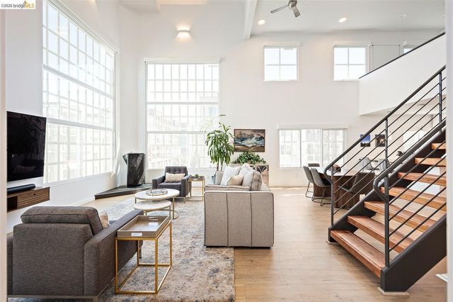 201 3rd St 302, Oakland, CA 94607